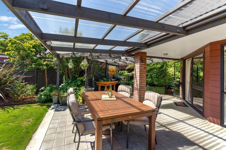 Photo of property in 16 Fraser Court, Roslyn, Palmerston North, 4414