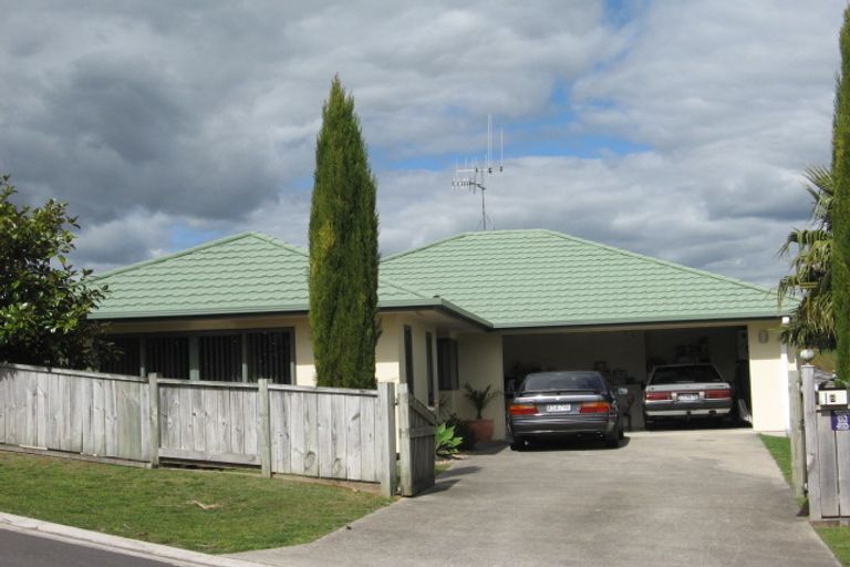Photo of property in 8 Whitby Place, Welcome Bay, Tauranga, 3112