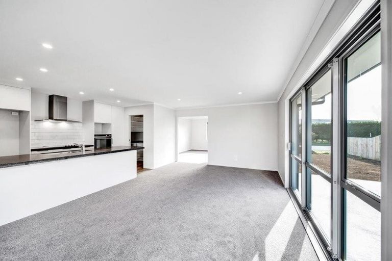 Photo of property in 20 County Drive, Hawera, 4610