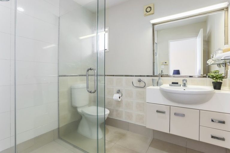 Photo of property in 7 Alfred Street, Northcote Point, Auckland, 0627