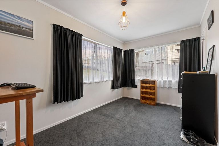 Photo of property in 11 Seakens Way, Glen Eden, Auckland, 0602