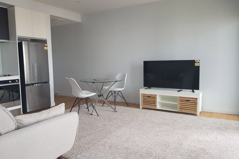 Photo of property in Frank Sargeson Apts, 404/74 Anzac Street, Takapuna, Auckland, 0622