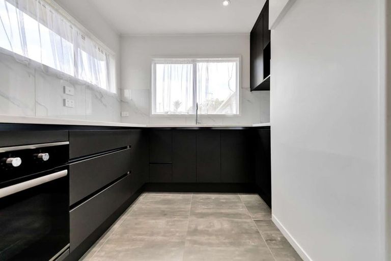 Photo of property in 2/42 Sheridan Drive, New Lynn, Auckland, 0600