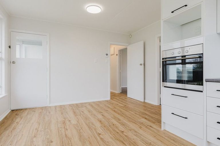 Photo of property in 60 Ellesmere Crescent, Highbury, Palmerston North, 4412