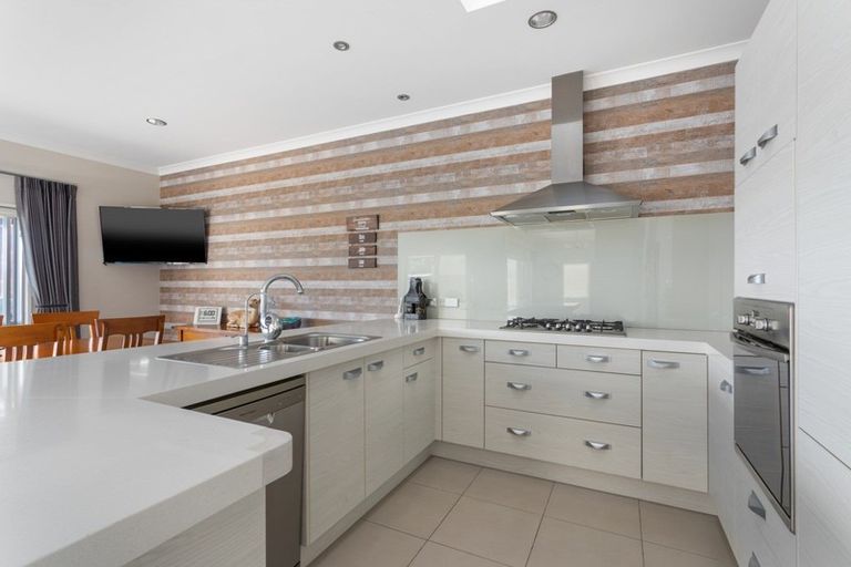 Photo of property in 81 Oriental Parade, Papamoa Beach, Papamoa, 3118