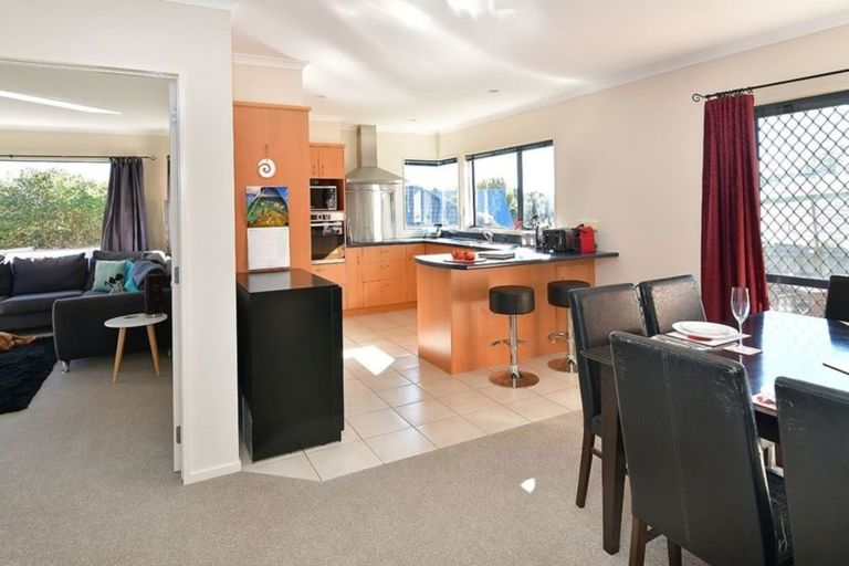 Photo of property in 56 Rivervale Grove, Stanmore Bay, Whangaparaoa, 0932