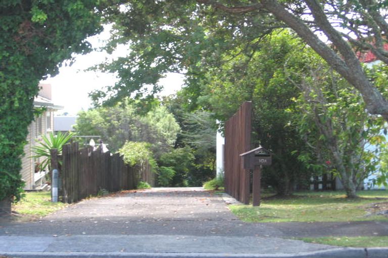 Photo of property in 1/10 Ridge Road, Waiake, Auckland, 0630