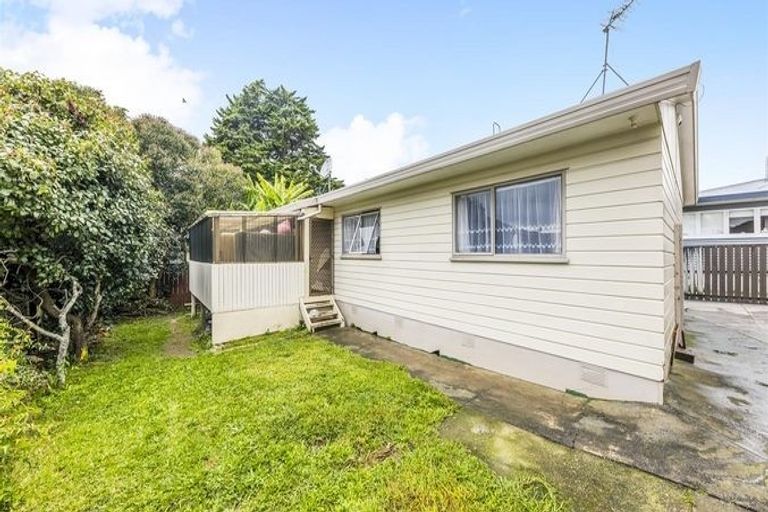 Photo of property in 2/34 Plunket Avenue, Papatoetoe, Auckland, 2104