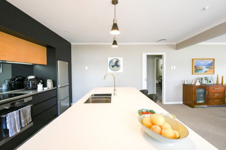 Photo of property in 14 Seaview Crescent, Picton, 7220