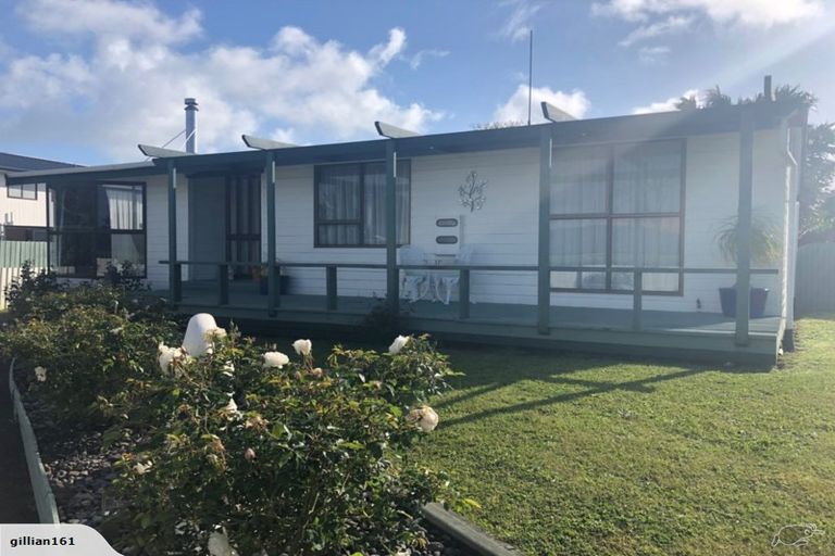 Photo of property in 6 Vela Place, Clarks Beach, 2122