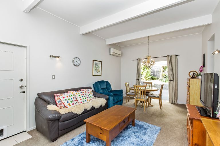 Photo of property in 1/612 Beach Road, Browns Bay, Auckland, 0630