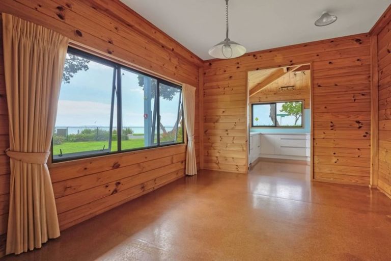 Photo of property in 33 The Esplanade, Eastern Beach, Auckland, 2012