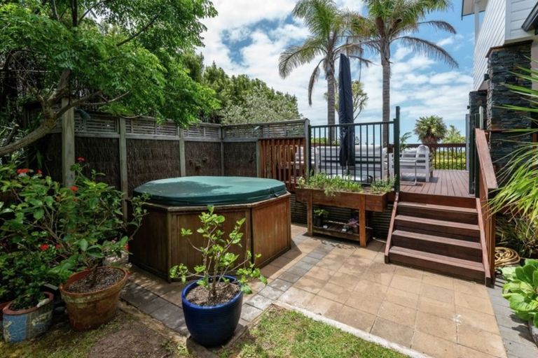 Photo of property in 19 Judkins Crescent, Cockle Bay, Auckland, 2014