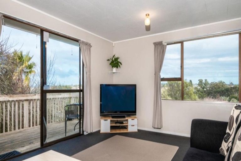 Photo of property in 3/10 Westward Ho, Glen Eden, Auckland, 0602