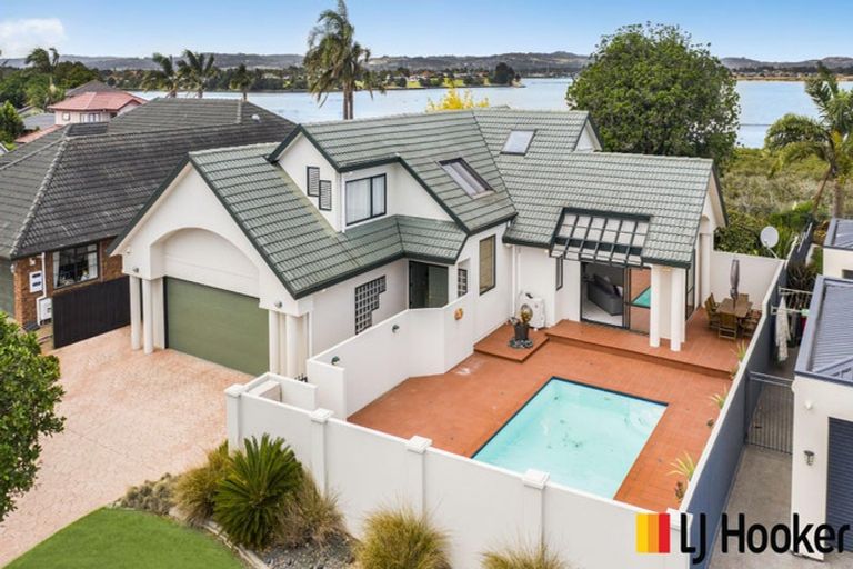 Photo of property in 82 Glenross Drive, Wattle Downs, Auckland, 2103