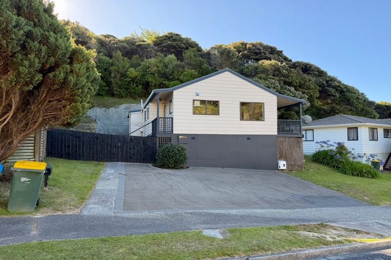 Photo of property in 47 Omapere Street, Whitby, Porirua, 5024