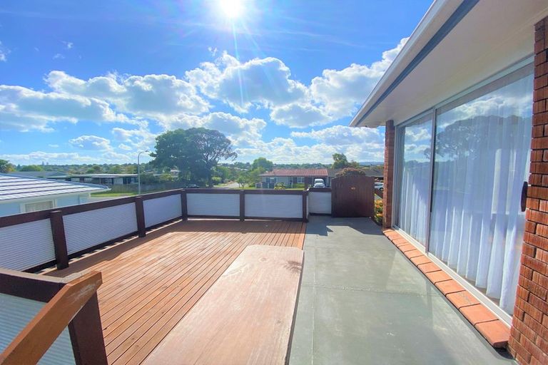 Photo of property in 25 Borrowdace Avenue, Botany Downs, Auckland, 2010