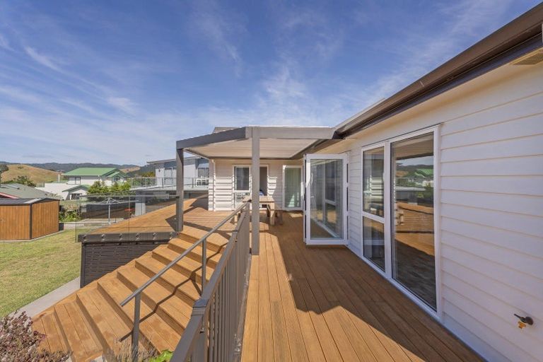 Photo of property in 105 Centennial Drive, Whitianga, 3510