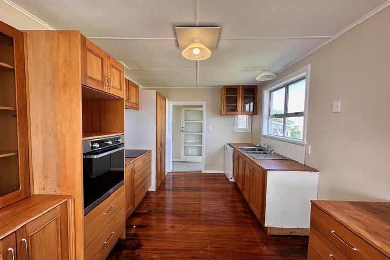 Photo of property in 27 Wilson Street, Waverley, 4510