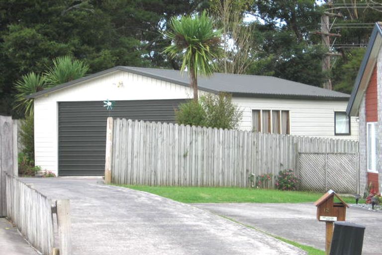 Photo of property in 12 Lanier Place, Glendene, Auckland, 0602