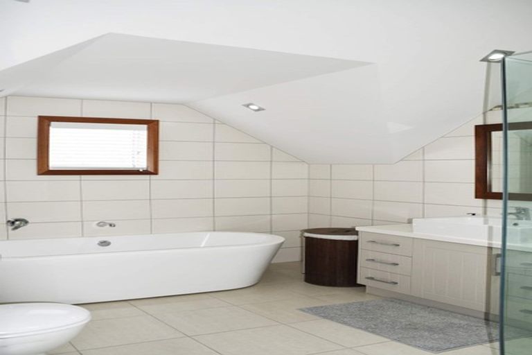 Photo of property in 12 Regis Lane, Flat Bush, Auckland, 2019