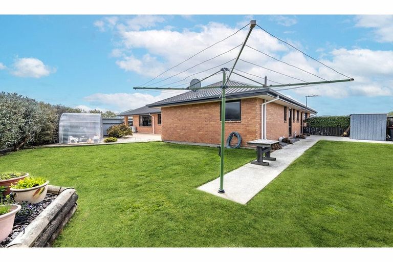 Photo of property in 6 Mclean Place, Woodend, 7610