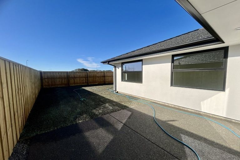 Photo of property in 6 Mehrtens Crescent, Woodend, 7691