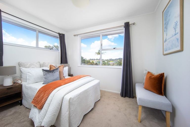 Photo of property in 90 Lantana Road, Green Bay, Auckland, 0604