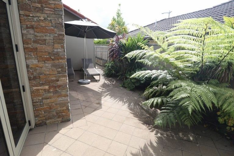 Photo of property in 1 Tarn Close, Pyes Pa, Tauranga, 3112