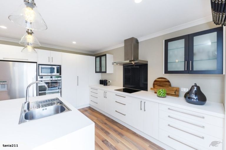 Photo of property in 10 Chestnut Close, Kelvin Grove, Palmerston North, 4414