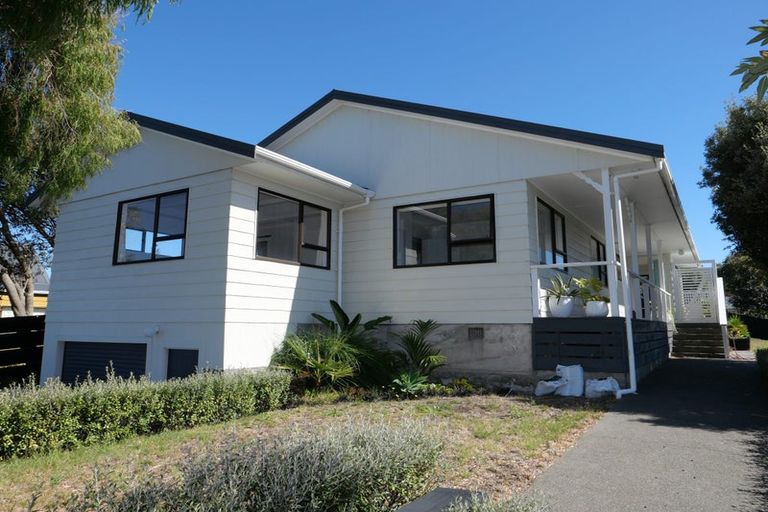 Photo of property in 27 Titoki Road, Waikanae Beach, Waikanae, 5036