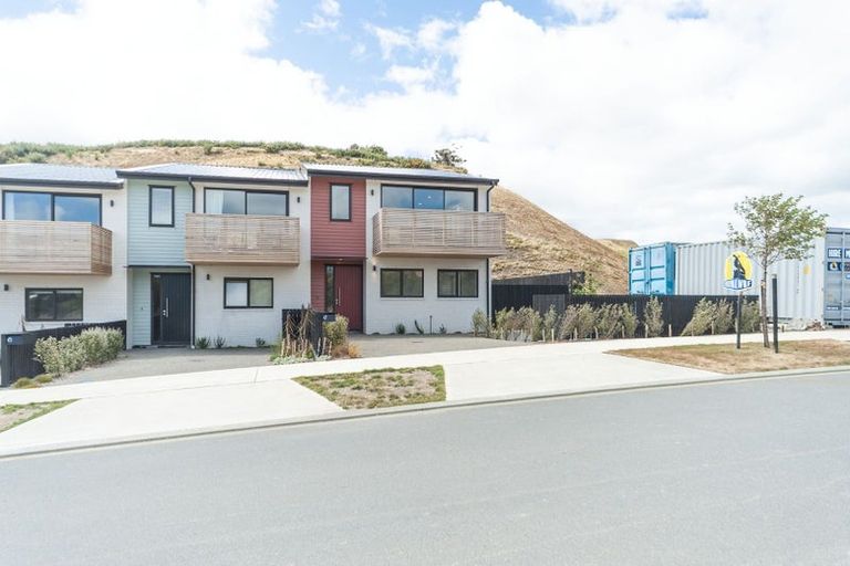 Photo of property in 47 Oakum Road, Whitby, Porirua, 5024