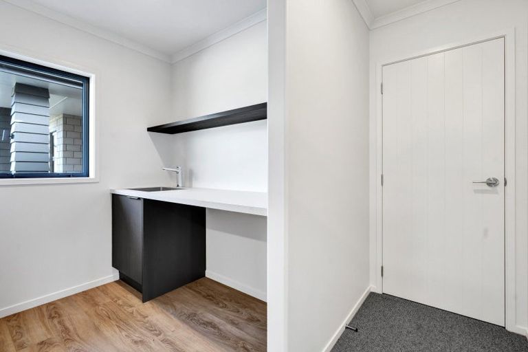 Photo of property in 31 Ninia Road, Paraite, New Plymouth, 4373