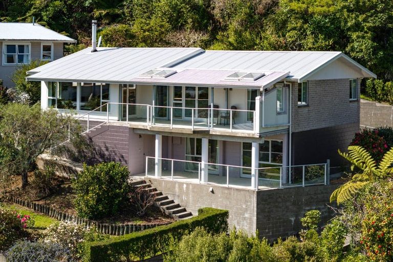 Photo of property in 29 Seaview Crescent, Picton, 7220