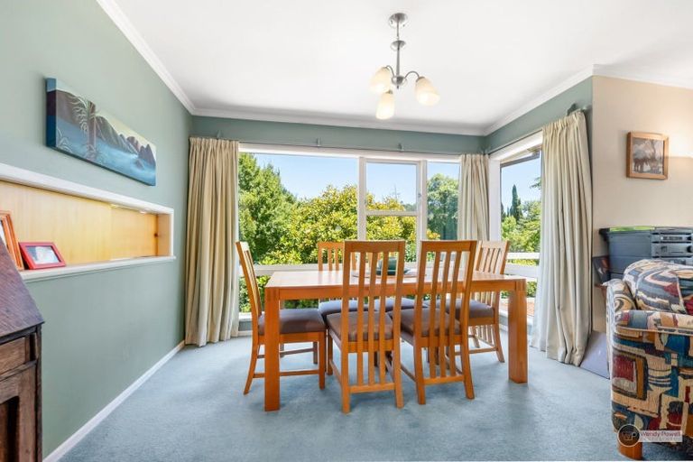 Photo of property in 18 Harewood Grove, Pinehaven, Upper Hutt, 5019