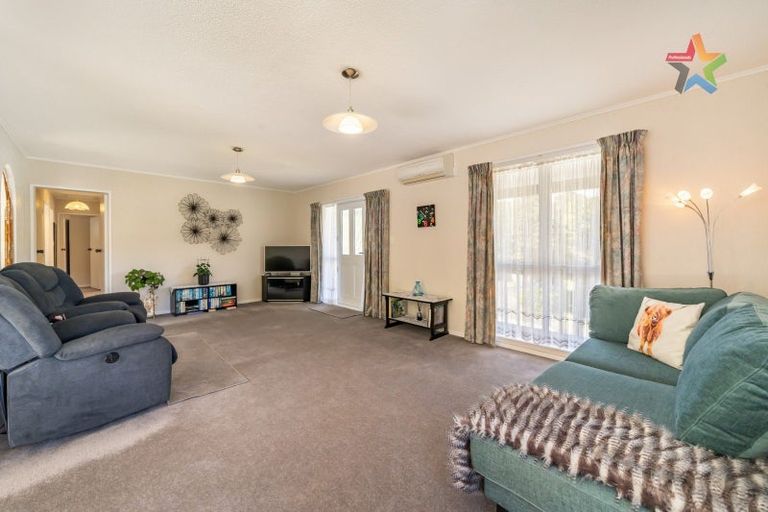 Photo of property in 5 Ruth Grove, Karori, Wellington, 6012