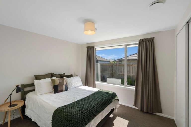 Photo of property in 2/126a Middlepark Road, Sockburn, Christchurch, 8042
