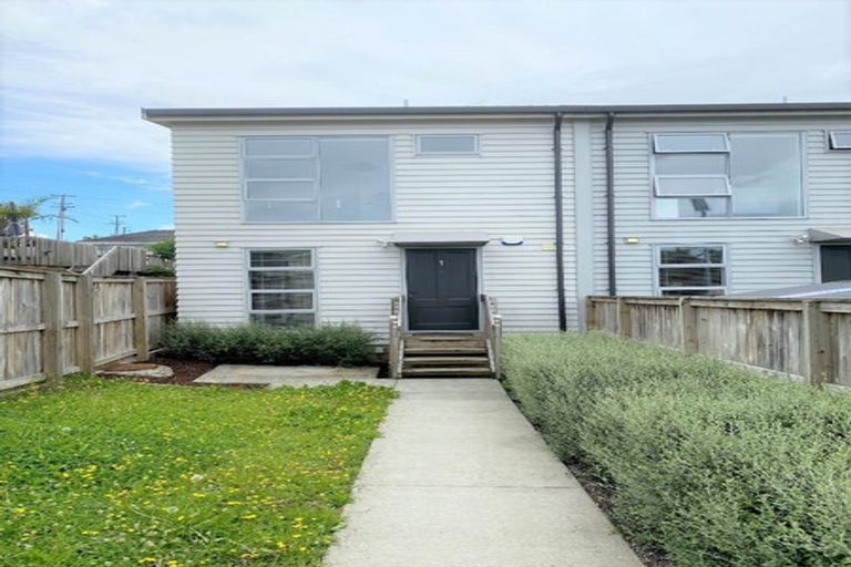 Photo of property in 1 Kaneke Place, Glen Eden, Auckland, 0602