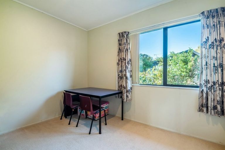 Photo of property in 2/41 Radiata Lane, Chatswood, Auckland, 0626