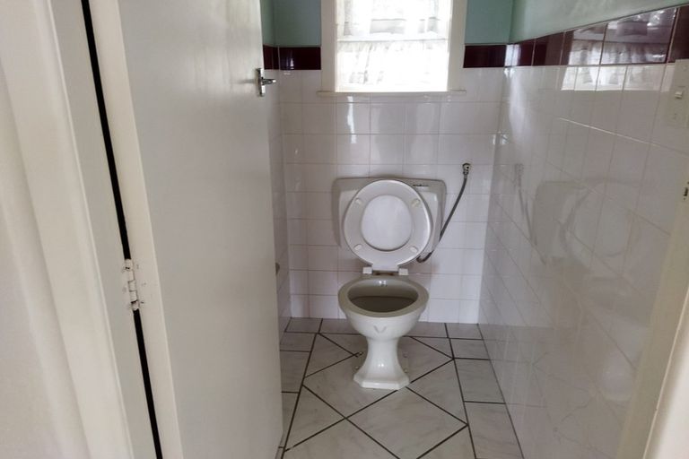 Photo of property in 279 Great North Road, Henderson, Auckland, 0612