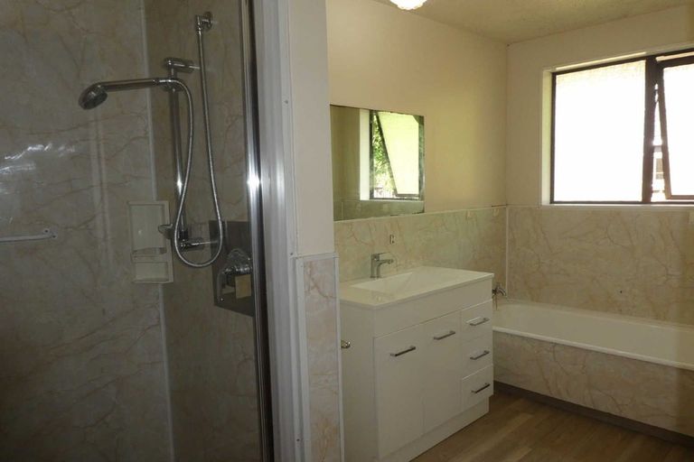 Photo of property in 2/14 Siska Place, Upper Riccarton, Christchurch, 8041