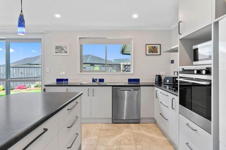 Photo of property in 22 Olney Court, One Tree Point, 0118