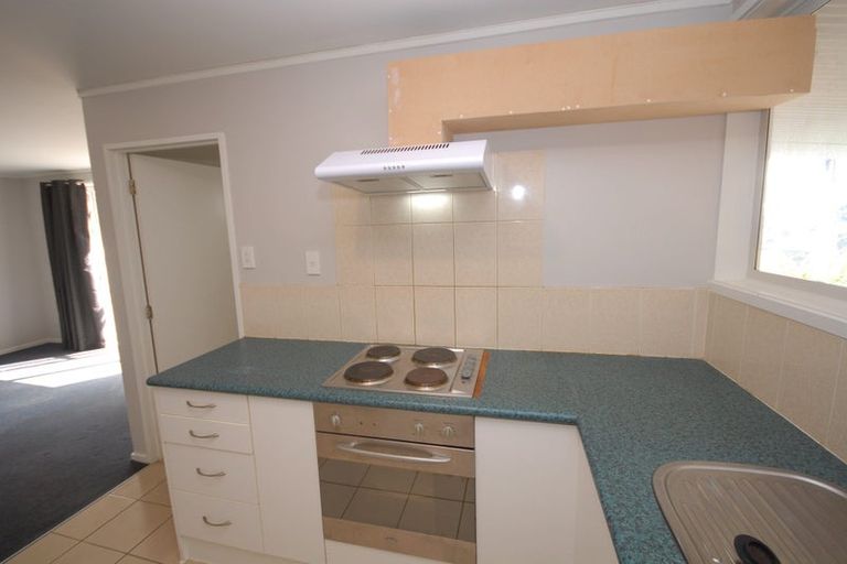 Photo of property in 2/24 Exeter Place, Unsworth Heights, Auckland, 0632