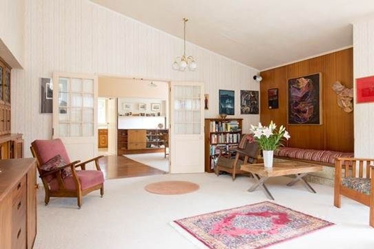 Photo of property in 109 Churchill Drive, Crofton Downs, Wellington, 6035