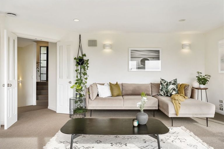 Photo of property in 29 Speedy Crescent, Hillcrest, Auckland, 0627