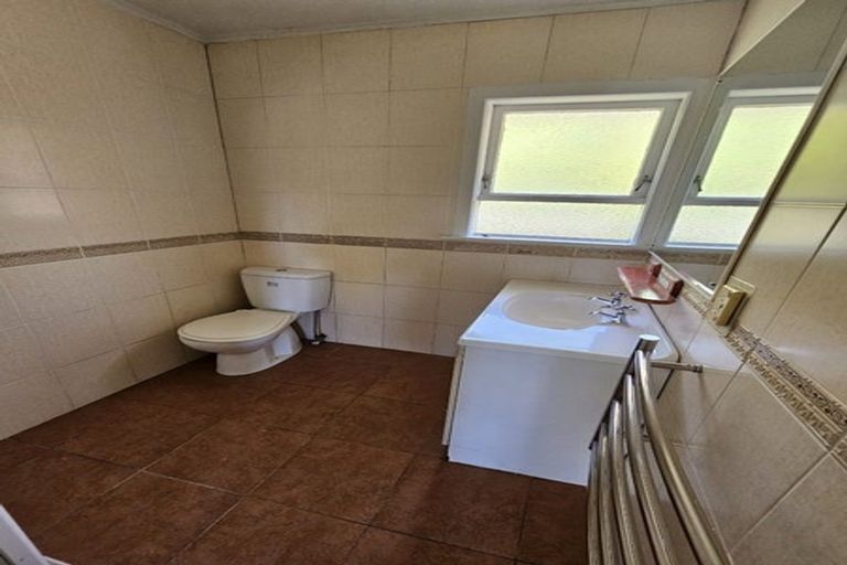 Photo of property in 30 Lyford Crescent, Sunnynook, Auckland, 0620