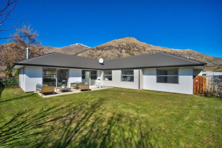Photo of property in 3 Widgeon Place, Lake Hayes, Queenstown, 9304