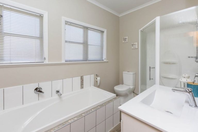 Photo of property in 43 Golders Road, Elderslea, Upper Hutt, 5018