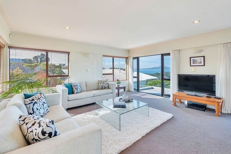Photo of property in 2/19a Seaview Road, Castor Bay, Auckland, 0620