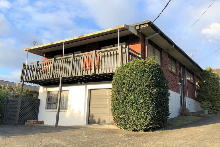Photo of property in 1/723 Beach Road, Browns Bay, Auckland, 0630